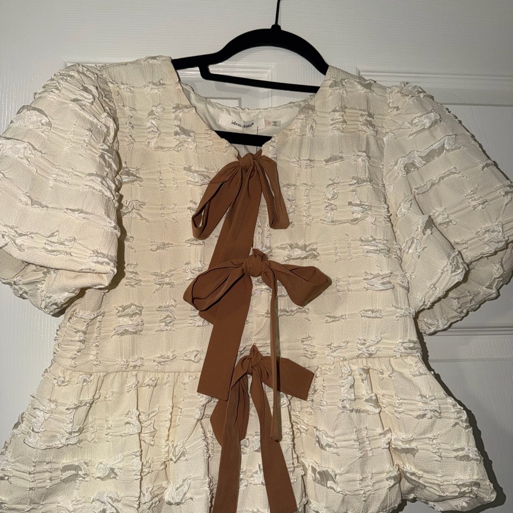 Boutique bow top